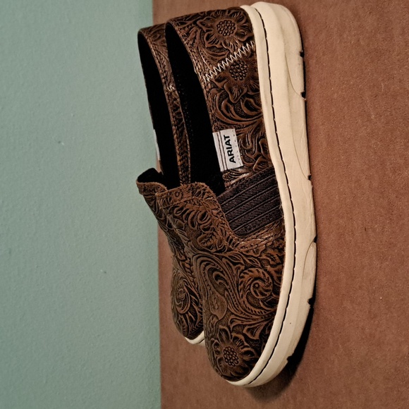 Ariat Embossed Leather Slip On Shoes Brown Size 6.5 - Picture 4 of 8